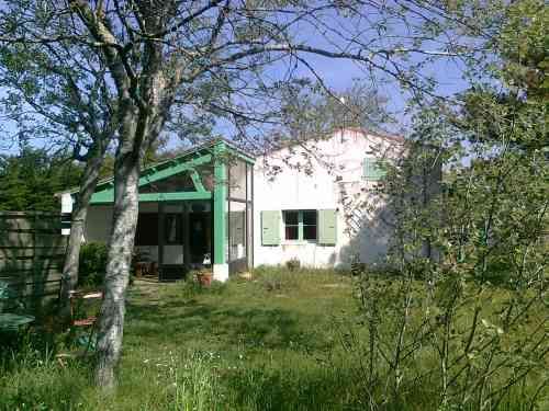 Photo 1 : EXTERIEUR d'une maison située à Les Portes-en-Ré, île de Ré.