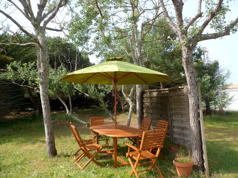 Photo 20 : JARDIN d'une maison située à Les Portes-en-Ré, île de Ré.