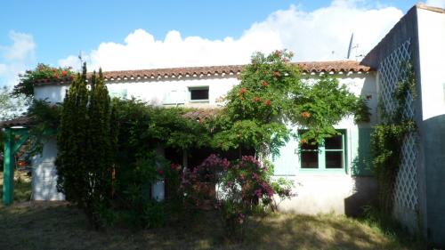 Photo 2 : EXTERIEUR d'une maison située à Les Portes-en-Ré, île de Ré.