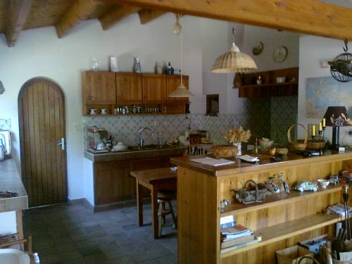 Photo 6 : CUISINE d'une maison située à Les Portes-en-Ré, île de Ré.