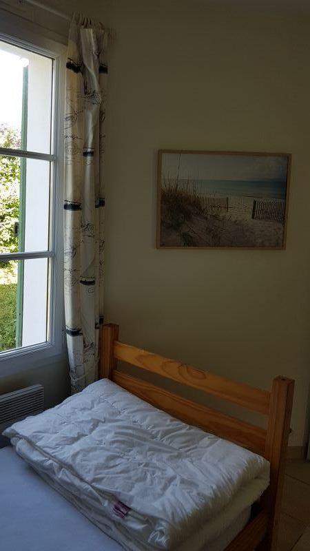 Photo 10 : CHAMBRE d'une maison située à Loix, île de Ré.