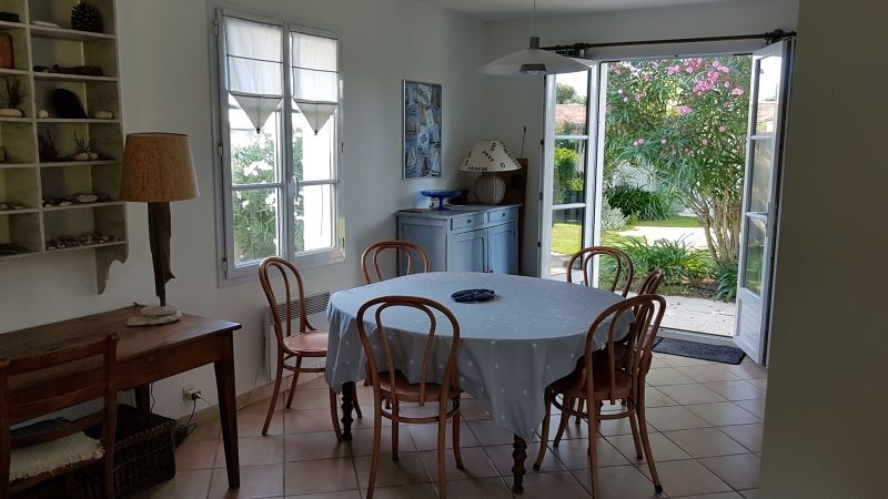 Photo 12 : SEJOUR d'une maison située à Loix, île de Ré.