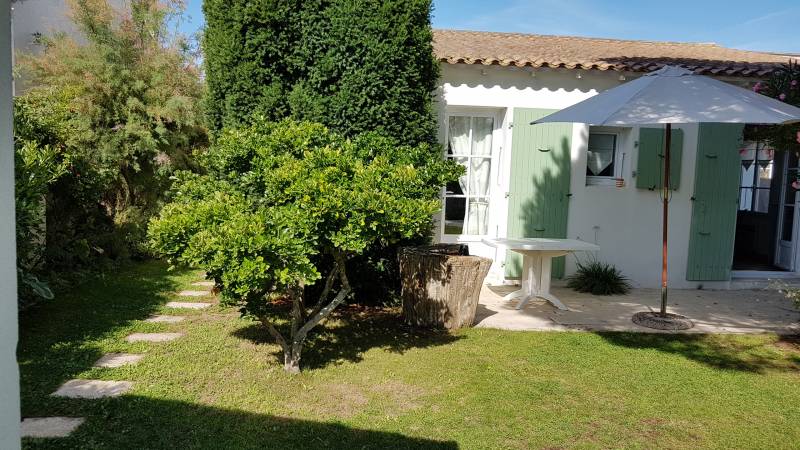 Photo 14 : TERRASSE d'une maison située à Loix, île de Ré.