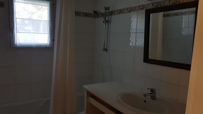 Photo 19 : SALLEDEBAIN d'une maison située à Loix, île de Ré.