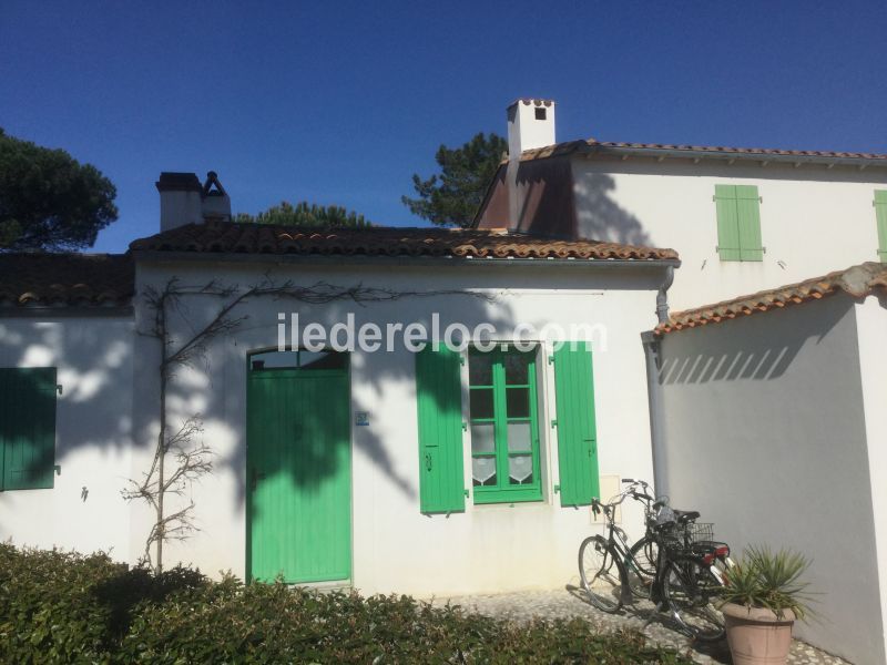 Photo 2 : EXTERIEUR d'une maison située à La Couarde-sur-mer, île de Ré.