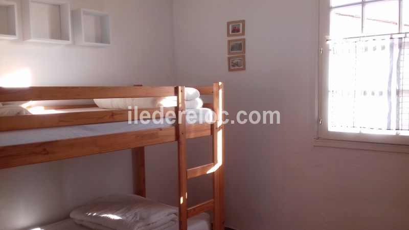 Photo 4 : CHAMBRE d'une maison située à Sainte-Marie-de-Ré, île de Ré.