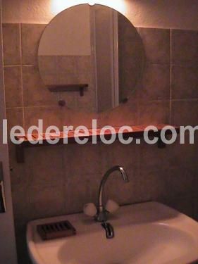 Photo 7 : SALLEDEBAIN d'une maison située à Sainte-Marie-de-Ré, île de Ré.