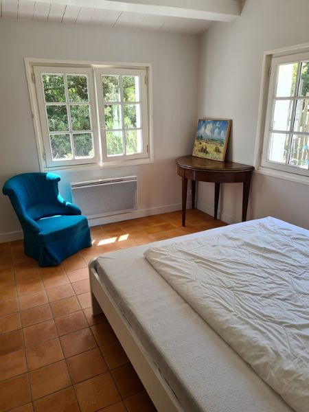 Photo 20 : CHAMBRE d'une maison située à Les Portes-en-Ré, île de Ré.