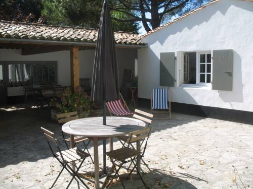 Photo 4 : EXTERIEUR d'une maison située à Les Portes-en-Ré, île de Ré.