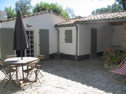 Photo 3 : EXTERIEUR d'une maison située à Les Portes-en-Ré, île de Ré.