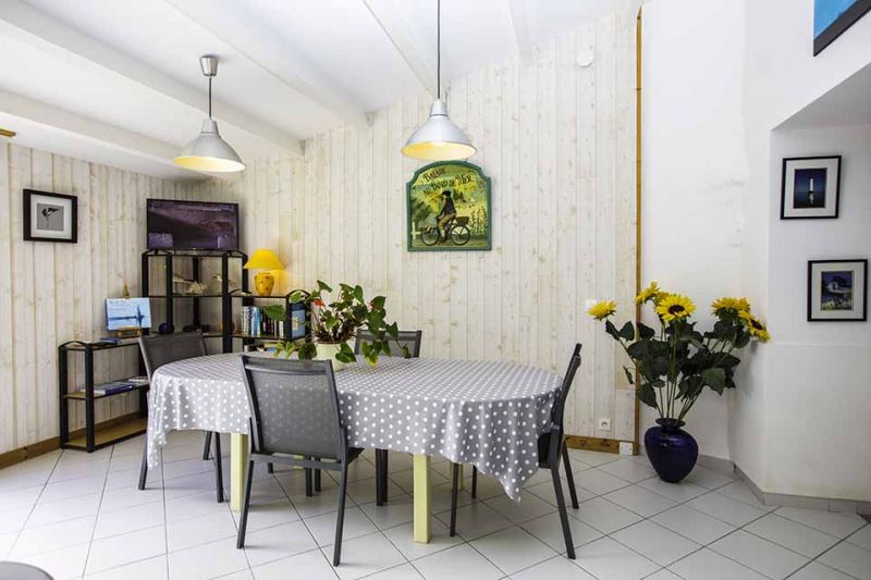 Photo 5 : SEJOUR d'une maison située à La Couarde-sur-mer, île de Ré.