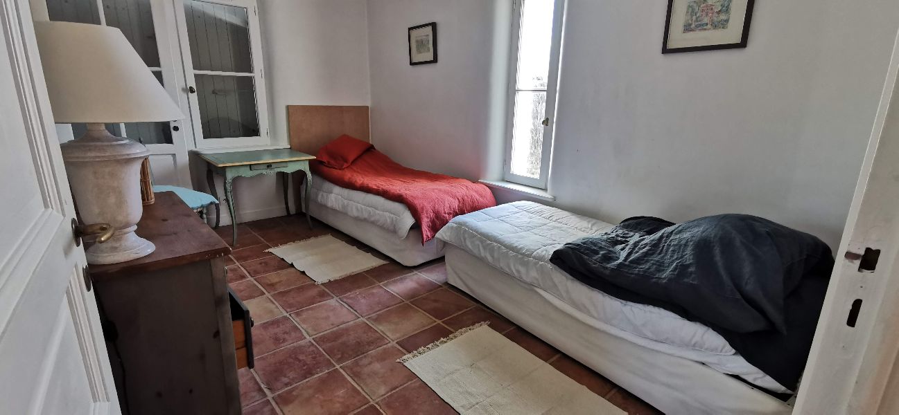 Photo 15 : CHAMBRE d'une maison située à Les Portes-en-Ré, île de Ré.