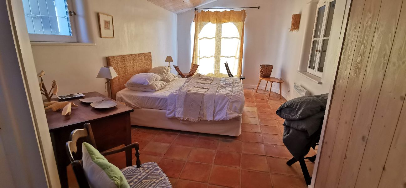 Photo 13 : CHAMBRE d'une maison située à Les Portes-en-Ré, île de Ré.