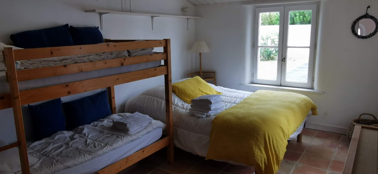 Photo 17 : CHAMBRE d'une maison située à Les Portes-en-Ré, île de Ré.