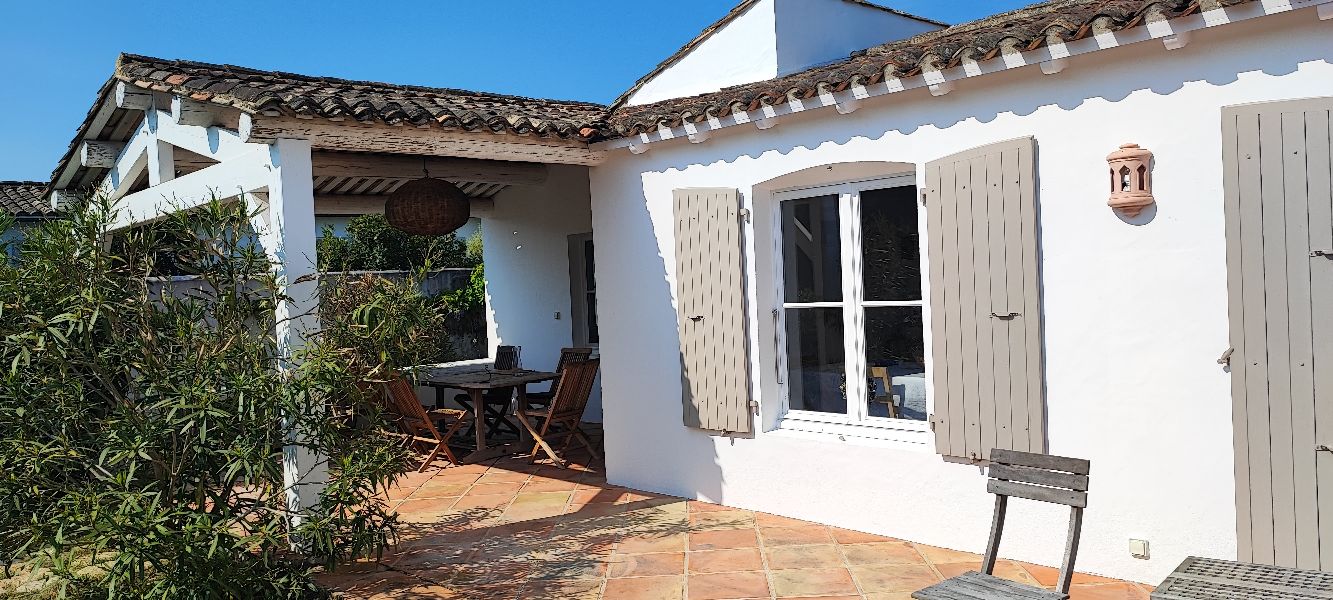 Photo 4 : EXTERIEUR d'une maison située à Les Portes-en-Ré, île de Ré.