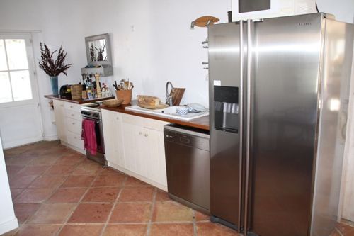 Photo 12 : CUISINE d'une maison située à Les Portes-en-Ré, île de Ré.