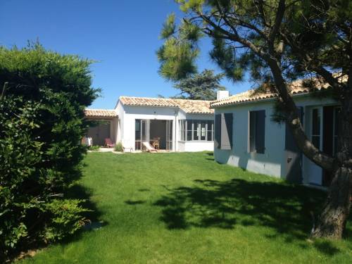 Photo 2 : EXTERIEUR d'une maison située à Loix, île de Ré.