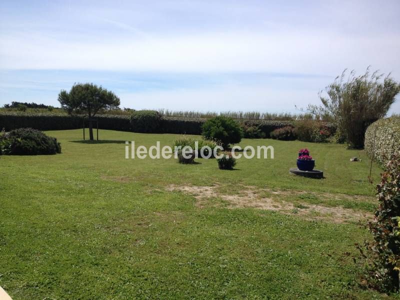 Photo 11 : JARDIN d'une maison située à Sainte-Marie-de-Ré, île de Ré.