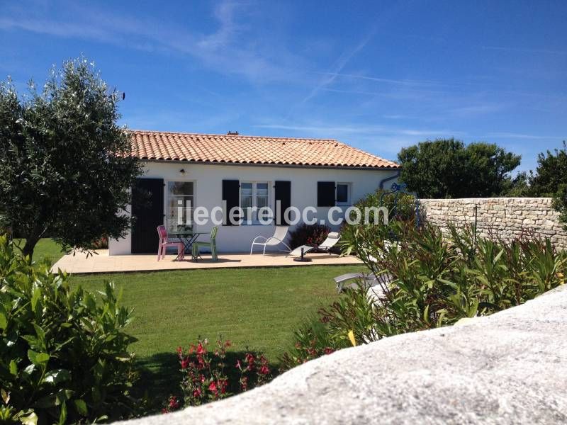 Photo 4 : EXTERIEUR d'une maison située à Sainte-Marie-de-Ré, île de Ré.