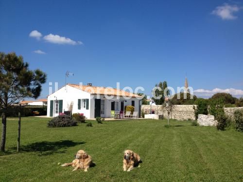 Photo 1 : EXTERIEUR d'une maison située à Sainte-Marie-de-Ré, île de Ré.