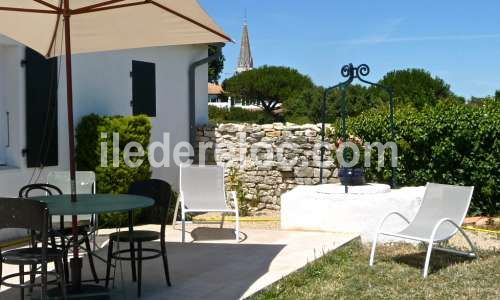 Photo 3 : TERRASSE d'une maison située à Sainte-Marie-de-Ré, île de Ré.