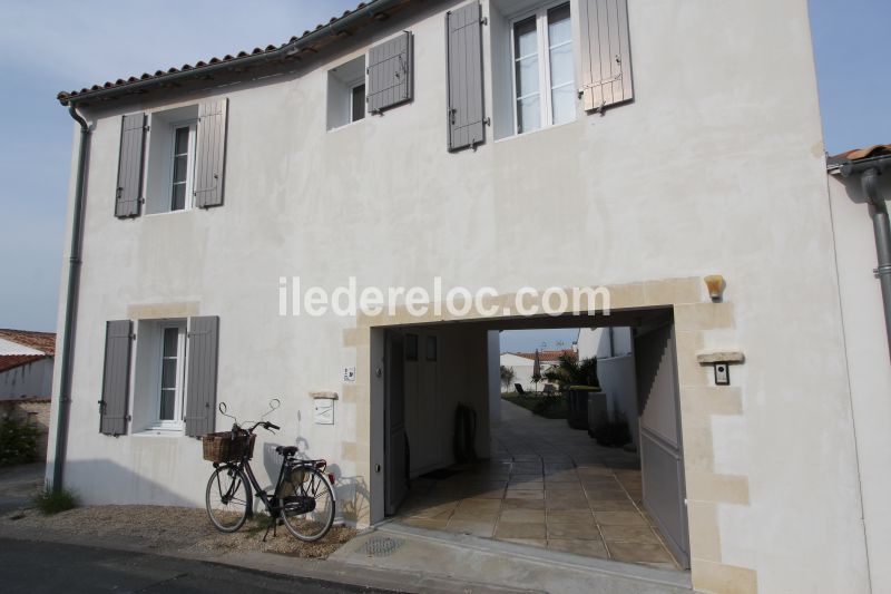 Photo 2 : EXTERIEUR d'une maison située à La Flotte-en-Ré, île de Ré.