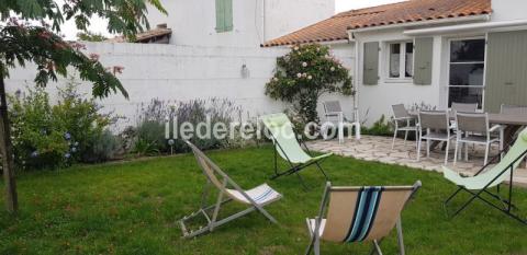 Ile de R&eacute;:Proximité centre village - agréable maison avec jardin clos et terrasse -