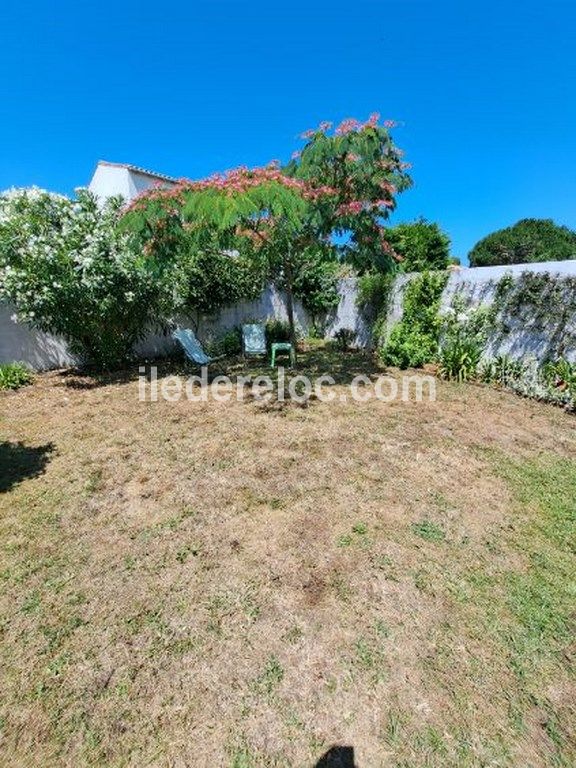 Photo 17 : JARDIN d'une maison situ&eacute;e &agrave; La Flotte-en-R&eacute;, &icirc;le de R&eacute;.