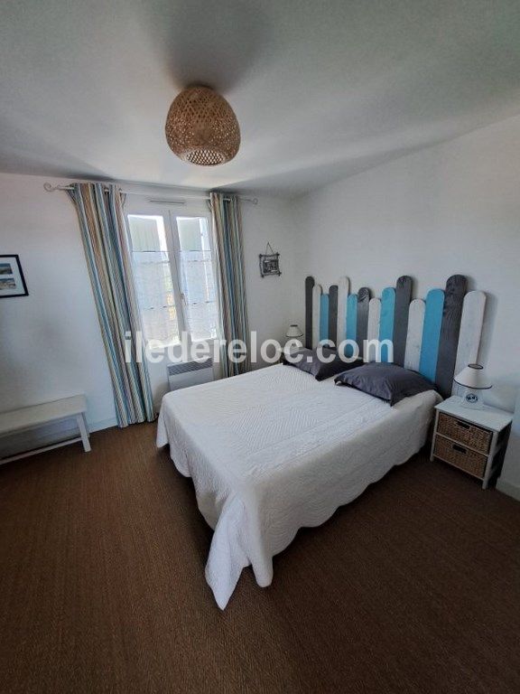 Photo 12 : CHAMBRE d'une maison situ&eacute;e &agrave; La Flotte-en-R&eacute;, &icirc;le de R&eacute;.