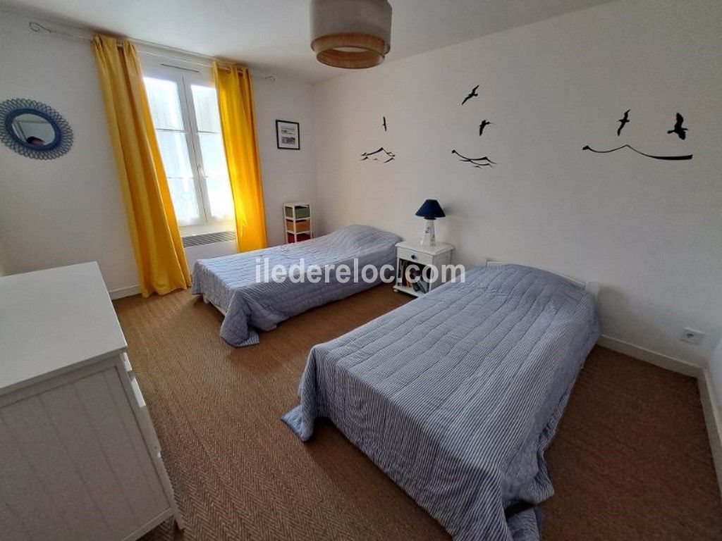 Photo 13 : CHAMBRE d'une maison situ&eacute;e &agrave; La Flotte-en-R&eacute;, &icirc;le de R&eacute;.