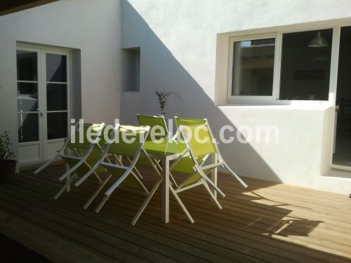 Photo 1 : TERRASSE d'une maison située à Le Bois-Plage-en-Ré, île de Ré.