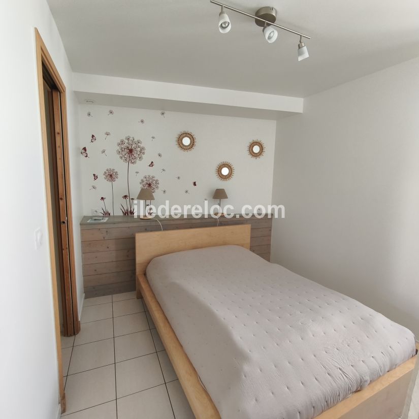 Photo 6 : CHAMBRE d'une maison situ&eacute;e &agrave; Le Bois-Plage-en-R&eacute;, &icirc;le de R&eacute;.