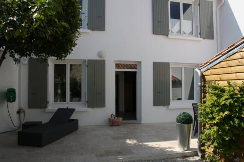 Photo 1 :  d'une maison située à Le Bois-Plage, île de Ré.