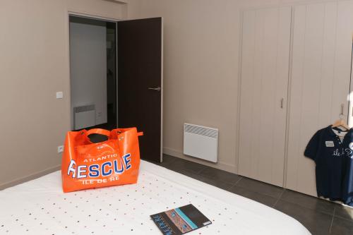 Photo 22 : CHAMBRE d'une maison située à La Flotte, île de Ré.