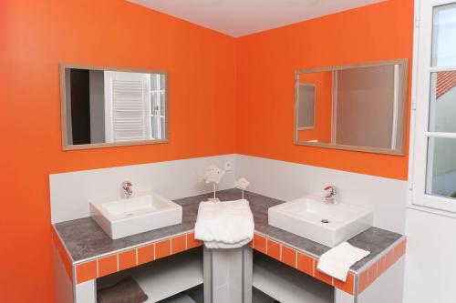 Photo 25 : SALLEDEBAIN d'une maison située à La Flotte, île de Ré.