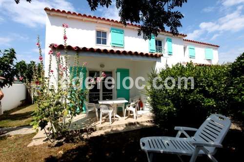 Photo 1 : EXTERIEUR d'une maison située à Ars en Ré, île de Ré.