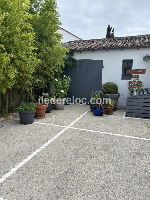 Photo 30 : EXTERIEUR d'une maison située à La Couarde-sur-mer, île de Ré.