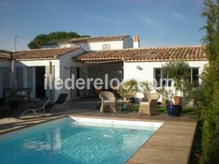 Ile de Ré:Belle maison neuve pleine de charme, style typiquement rhétais avec piscine chau