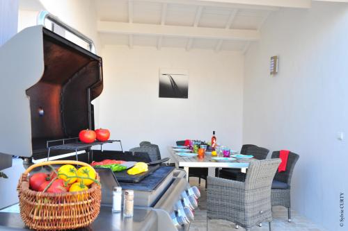 Photo 6 : TERRASSE d'une maison située à Rivedoux, île de Ré.