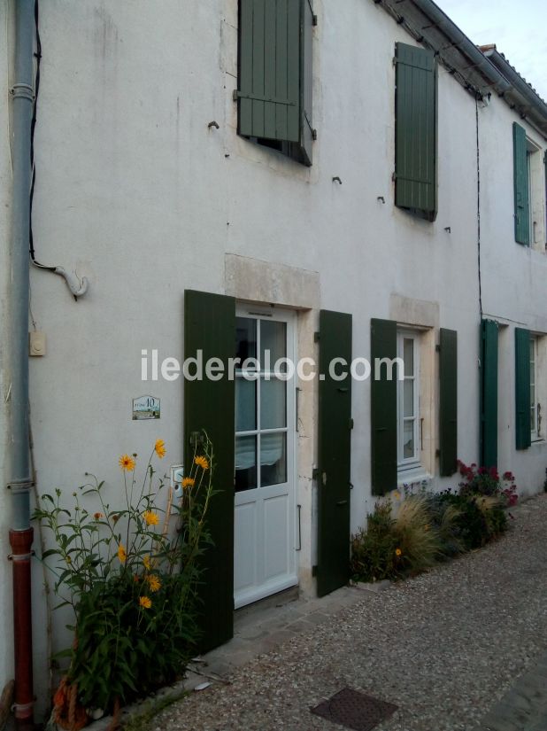 Photo 9 : EXTERIEUR d'une maison située à Sainte-Marie, île de Ré.