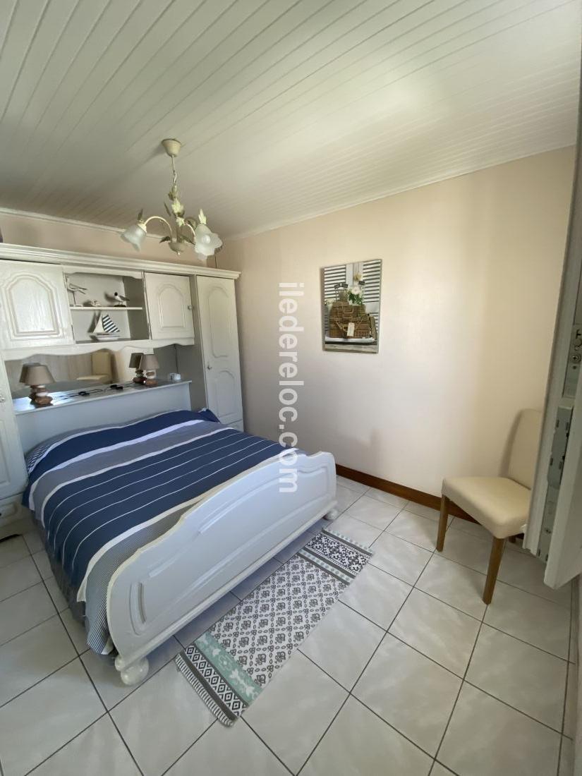 Photo 9 : CHAMBRE d'une maison située à Le Bois-Plage-en-Ré, île de Ré.