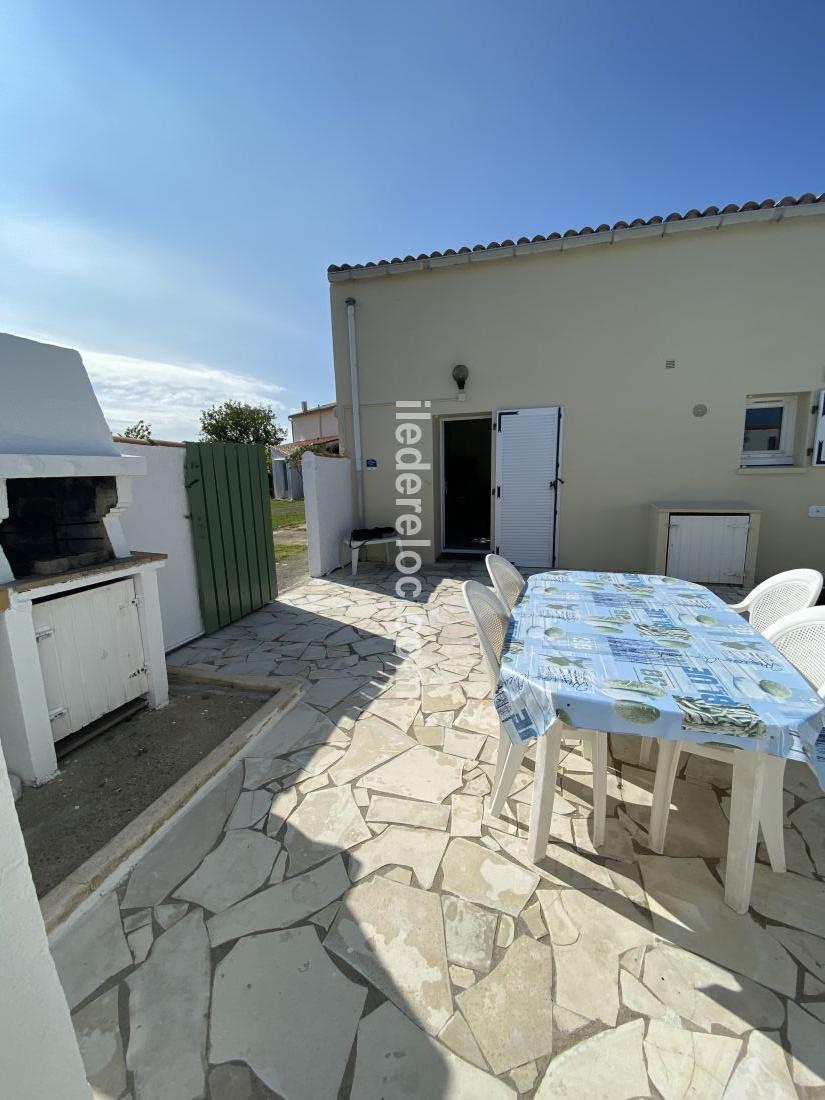 Photo 2 : TERRASSE d'une maison située à Le Bois-Plage-en-Ré, île de Ré.