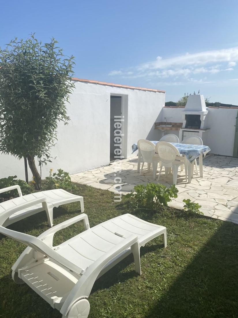 Photo 1 : JARDIN d'une maison située à Le Bois-Plage-en-Ré, île de Ré.