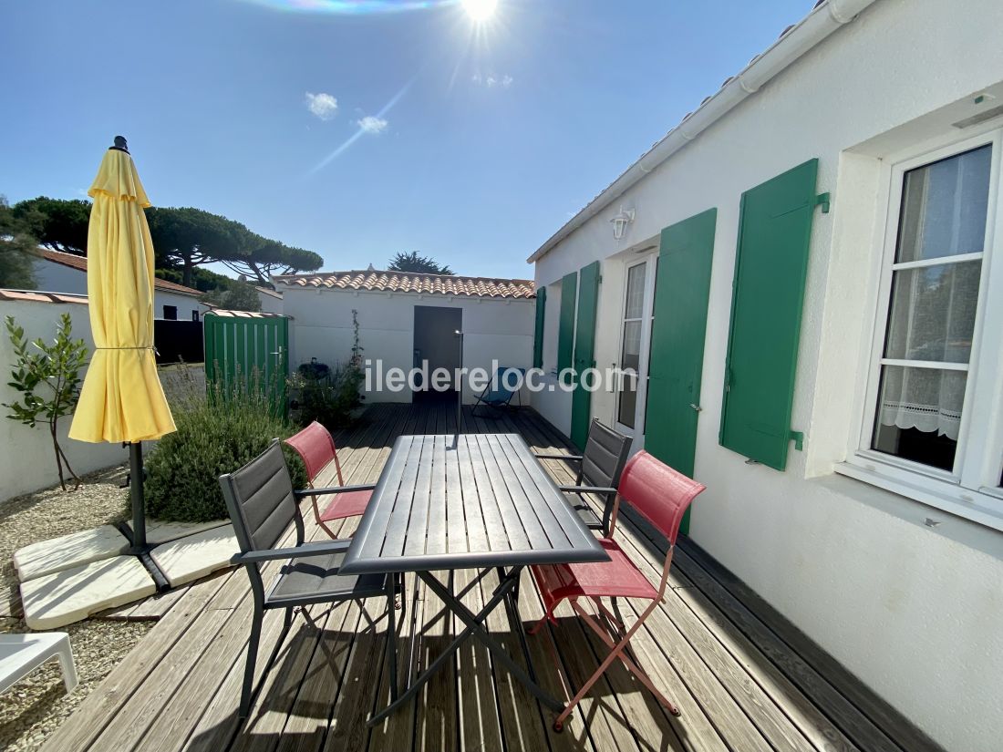 Photo 4 : TERRASSE d'une maison située à Le Bois-Plage-en-Ré, île de Ré.