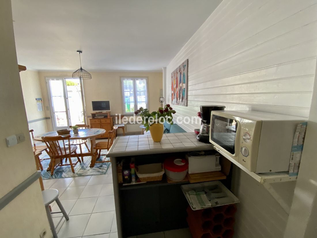 Photo 11 : CUISINE d'une maison située à Le Bois-Plage-en-Ré, île de Ré.