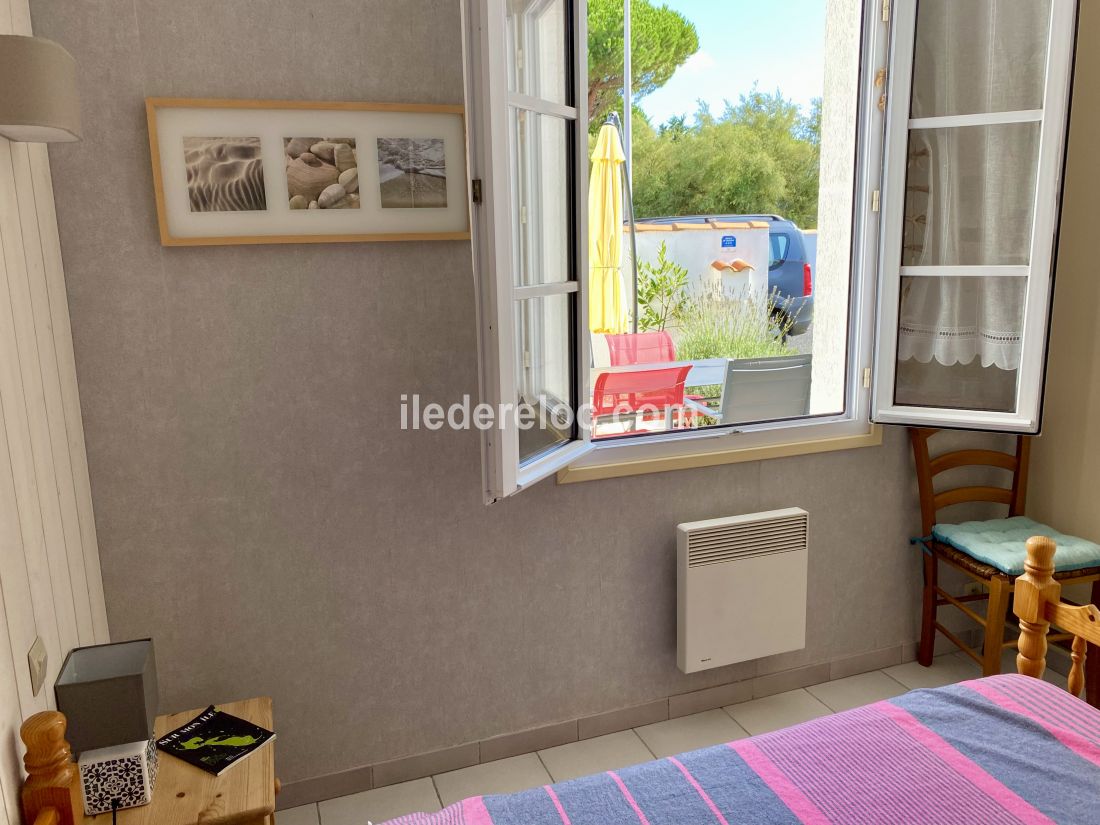 Photo 18 : CHAMBRE d'une maison située à Le Bois-Plage-en-Ré, île de Ré.