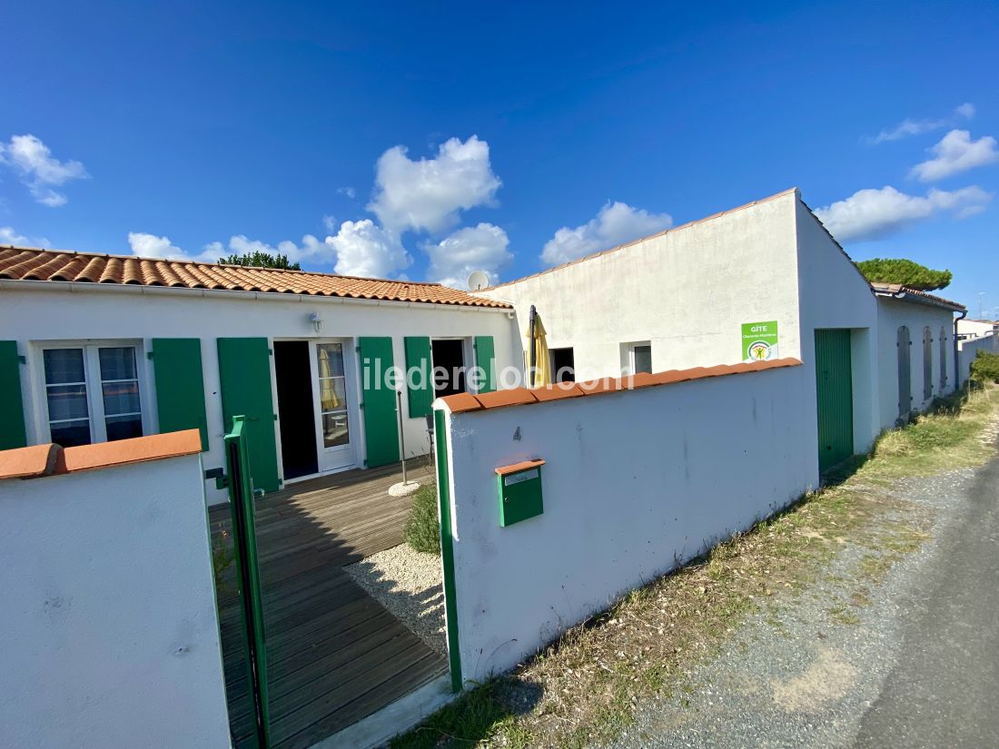 Photo 1 : EXTERIEUR d'une maison située à Le Bois-Plage-en-Ré, île de Ré.