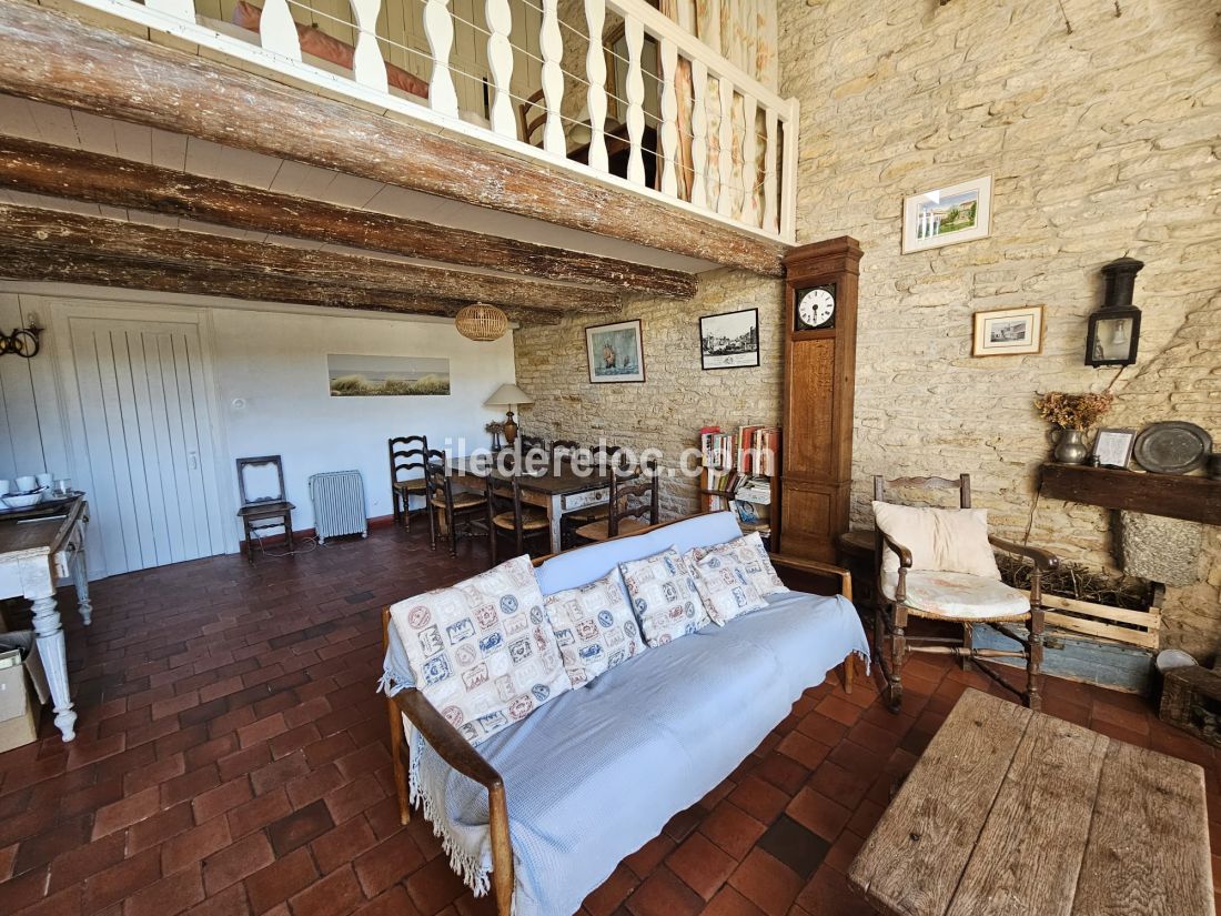 Photo 6 : SEJOUR d'une maison situ&eacute;e &agrave; Les Portes-en-R&eacute;, &icirc;le de R&eacute;.