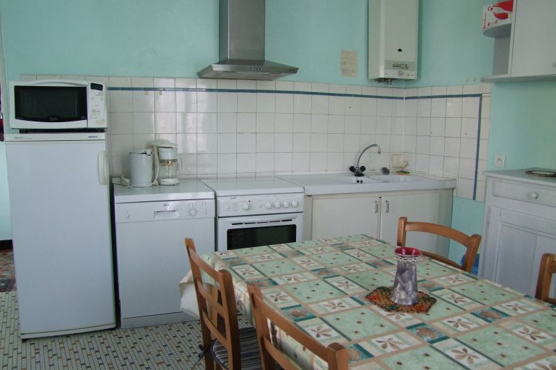 Photo 5 : CUISINE d'une maison située à Les Portes-en-Ré, île de Ré.