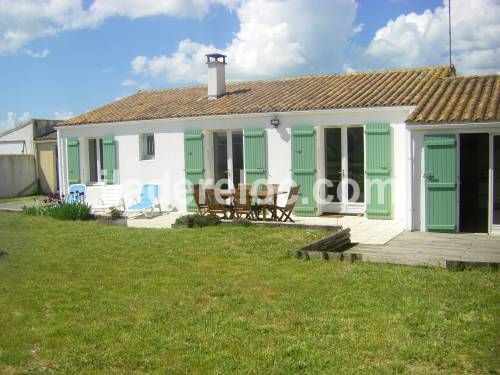 Photo 10 : TERRASSE d'une maison située à Sainte-Marie, île de Ré.